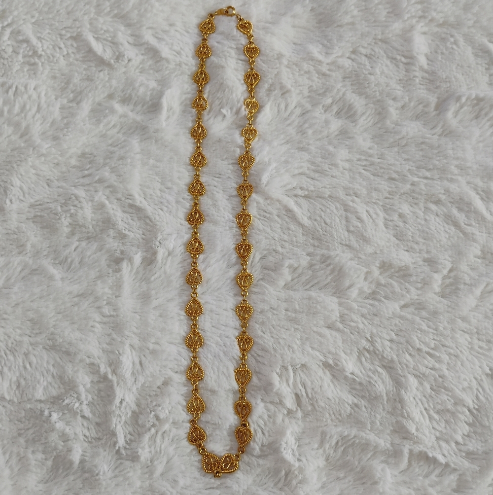 Vintage Avon Gold Tone Simply Hearts Necklace